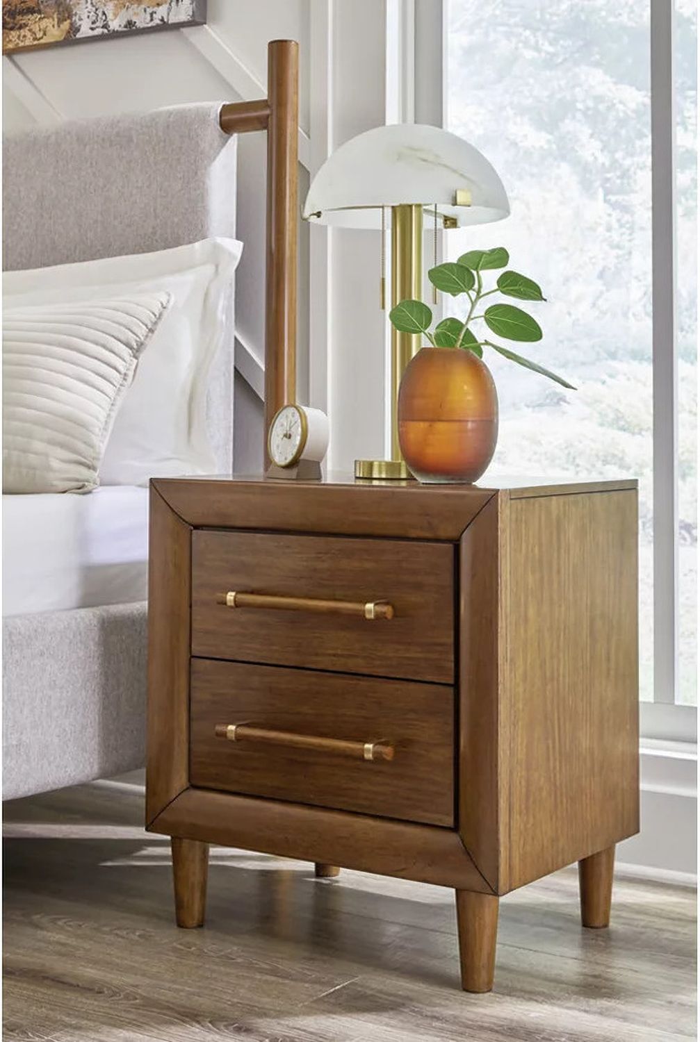 Lyncott Nightstand In Brown B61592