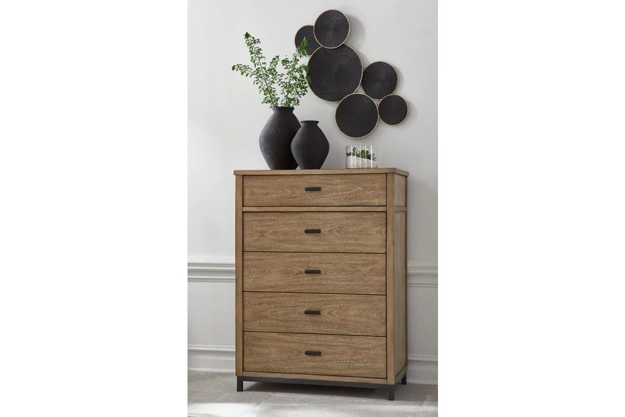 Tomtyn Chest of Drawers In Light Brown B62246