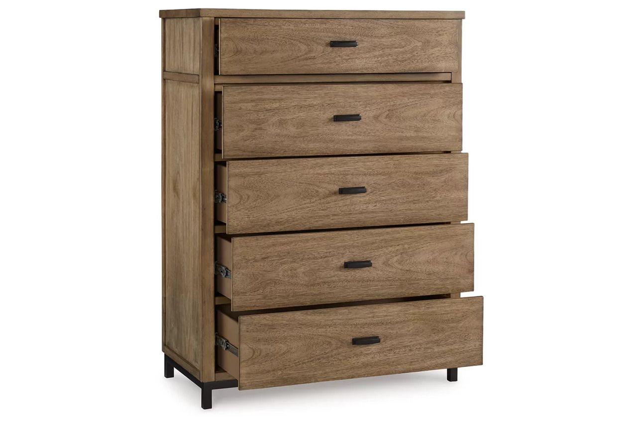 Tomtyn Chest of Drawers In Light Brown B62246