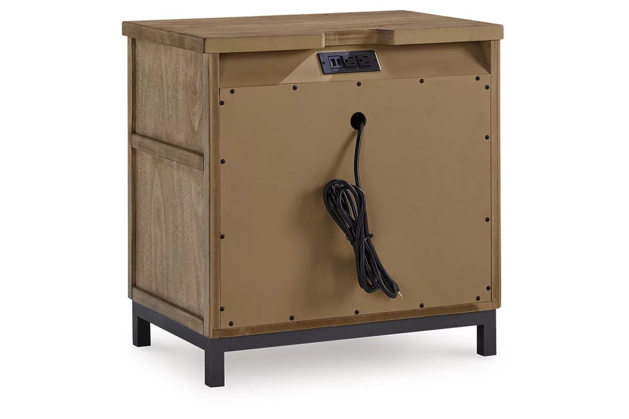Tomtyn Nightstand In Light Brown B62292