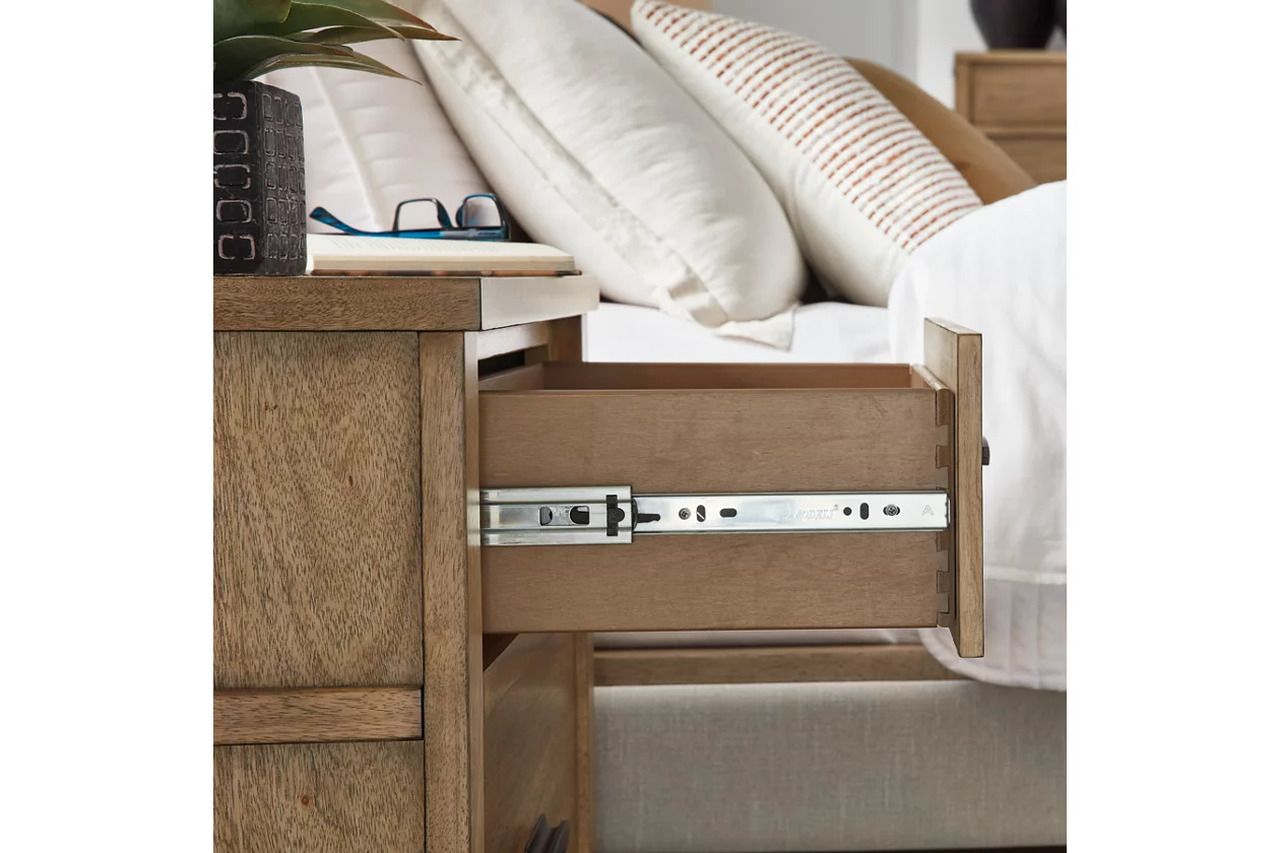 Tomtyn Nightstand In Light Brown B62292