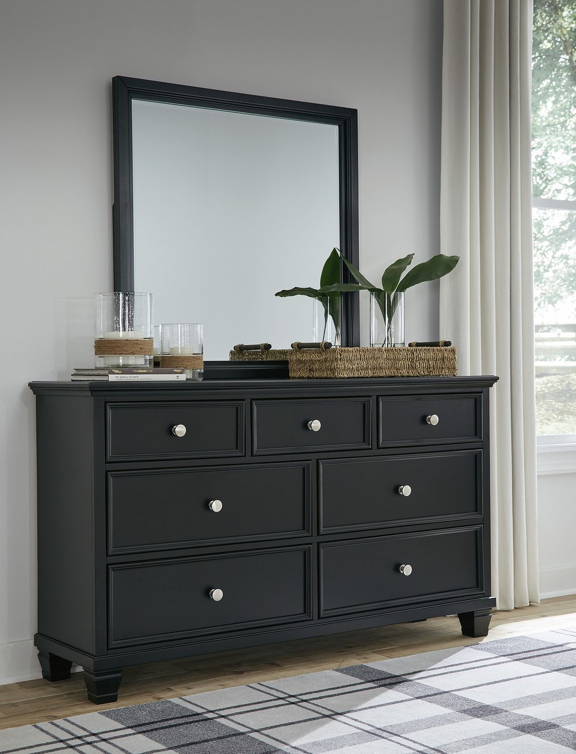 Lanolee Black Dresser B68731