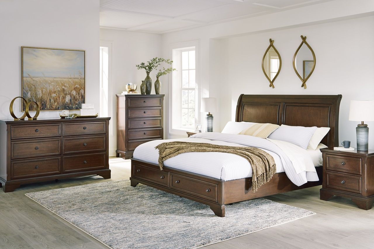 Trellington Chest of Drawers In Brown B71646