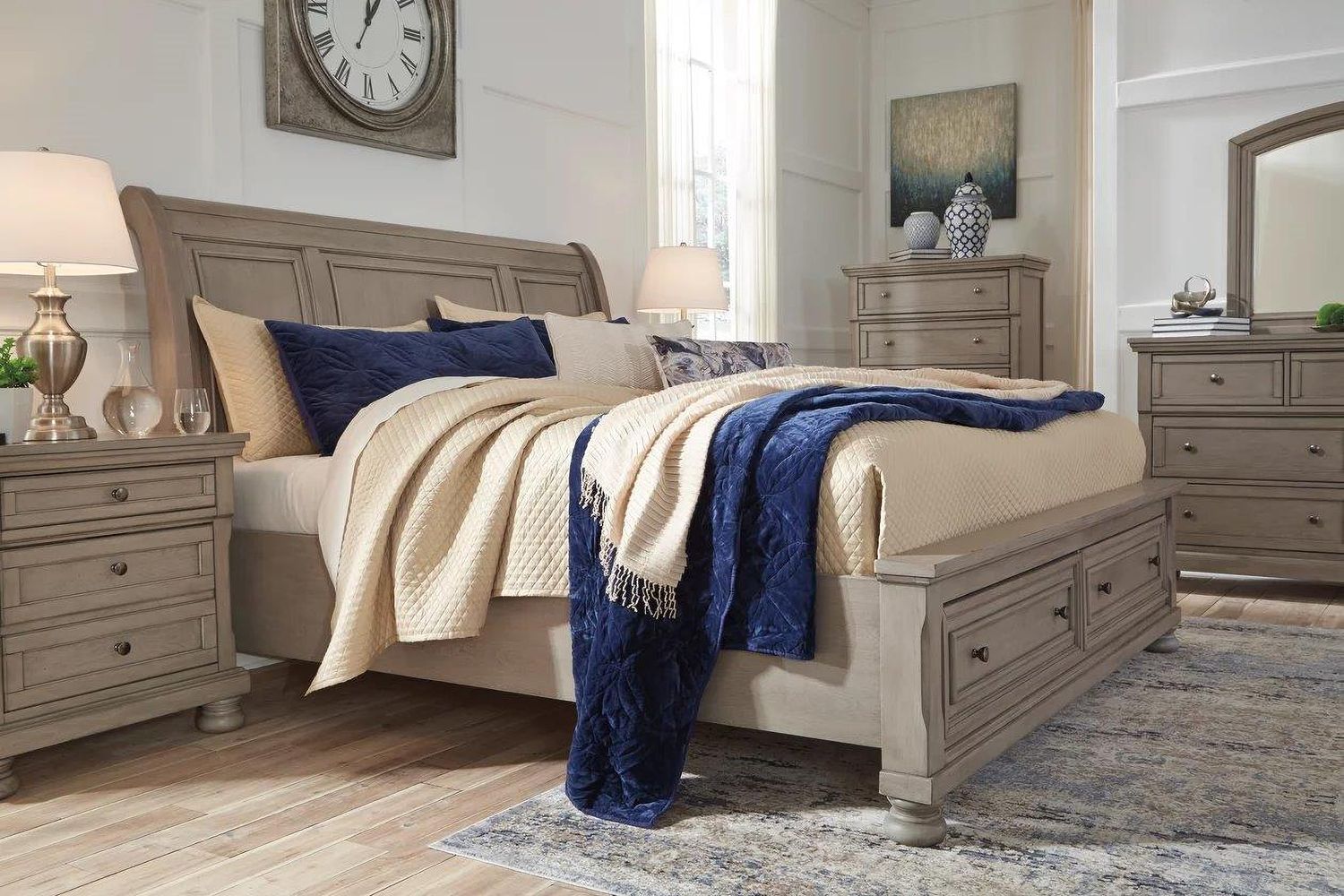 Lettner Light Gray Queen Sleigh Bed B733B3