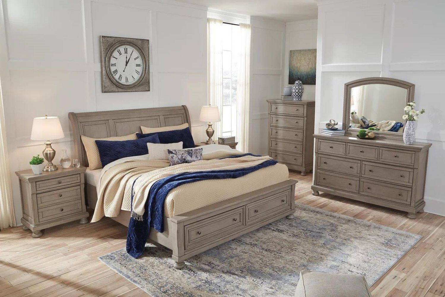 Lettner Light Gray Queen Sleigh Bed B733B3