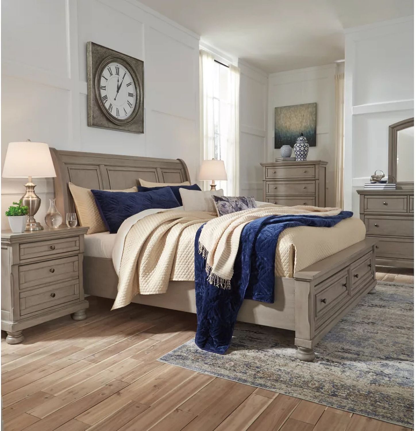 Lettner Light Gray Queen Sleigh Bed B733B3