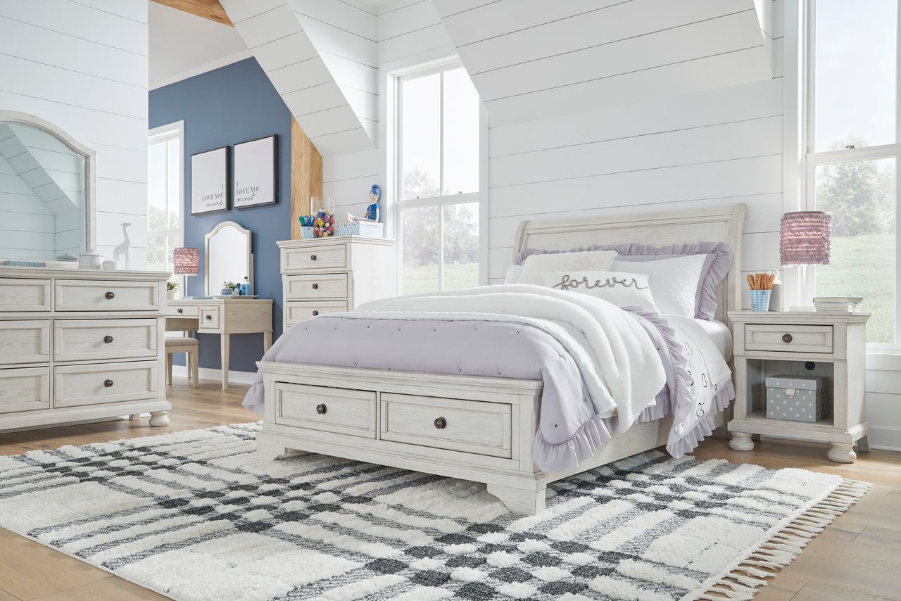 Robbinsdale Antique White Full Sleigh Storage Bed B742B13