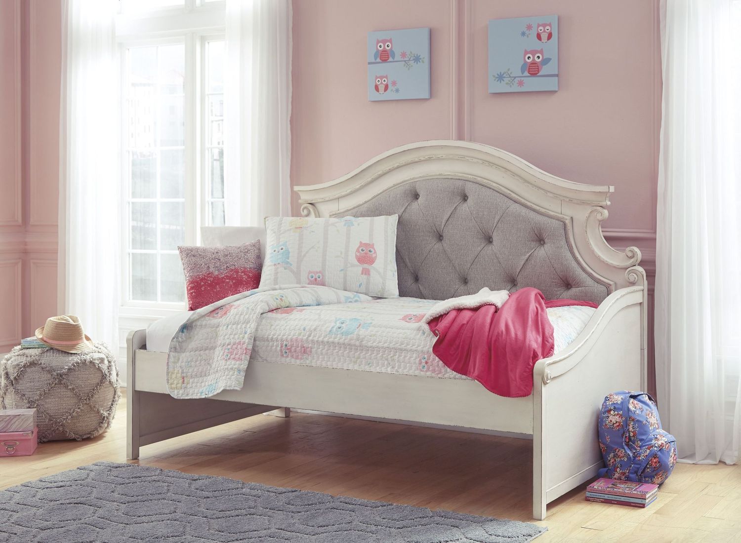 Realyn Two Tone Twin Day Bed B74380