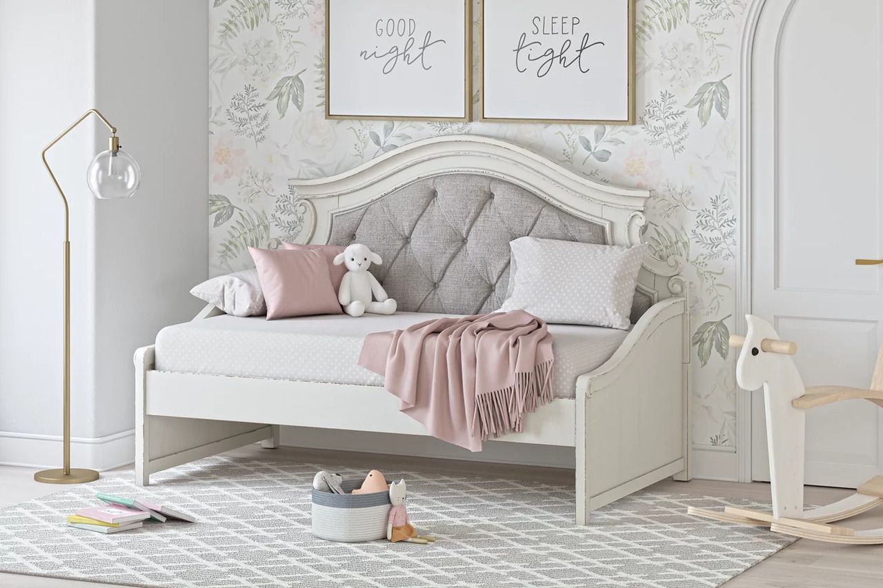 Realyn Two Tone Twin Day Bed B74380