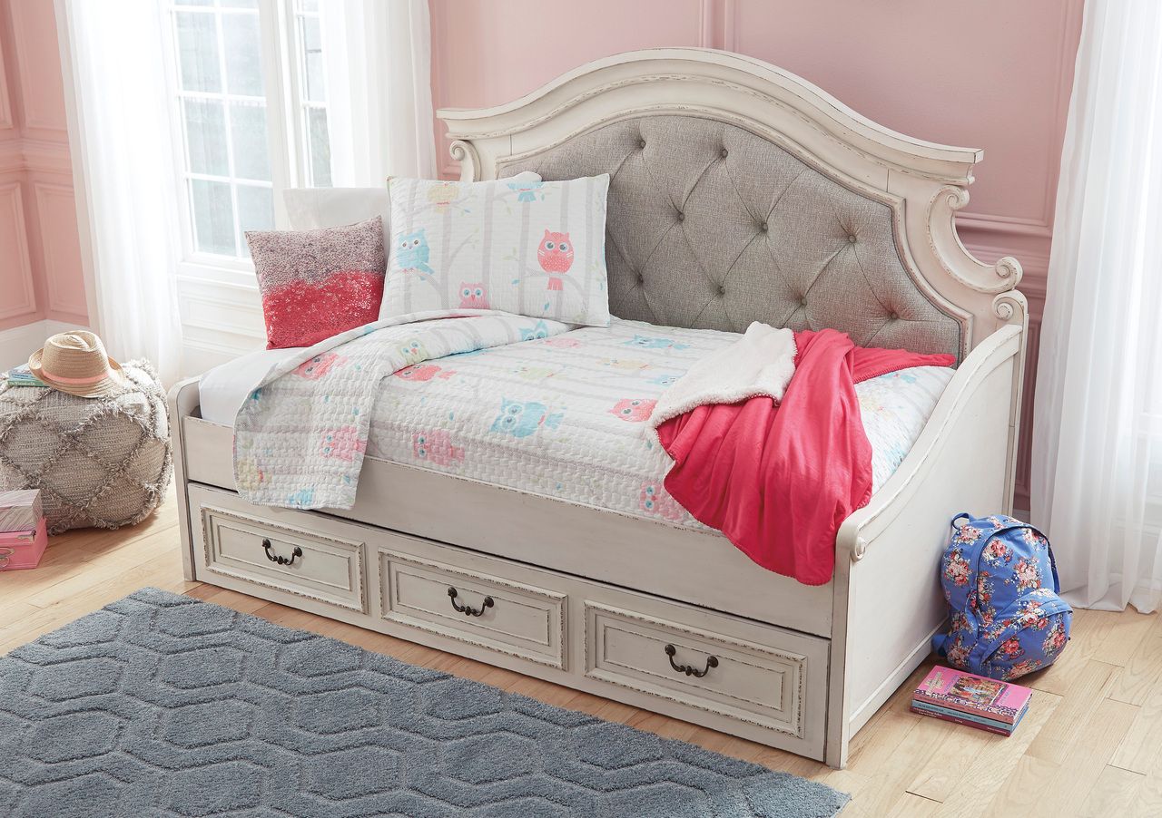 Realyn Two Tone Twin Day Bed B74380