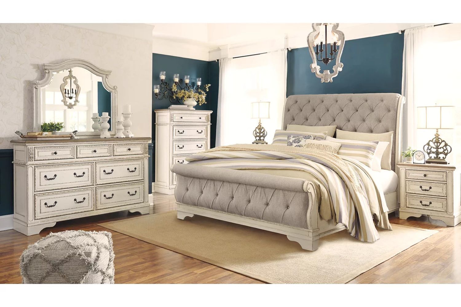 Realyn King Sleigh Bed In Chipped White B743B11