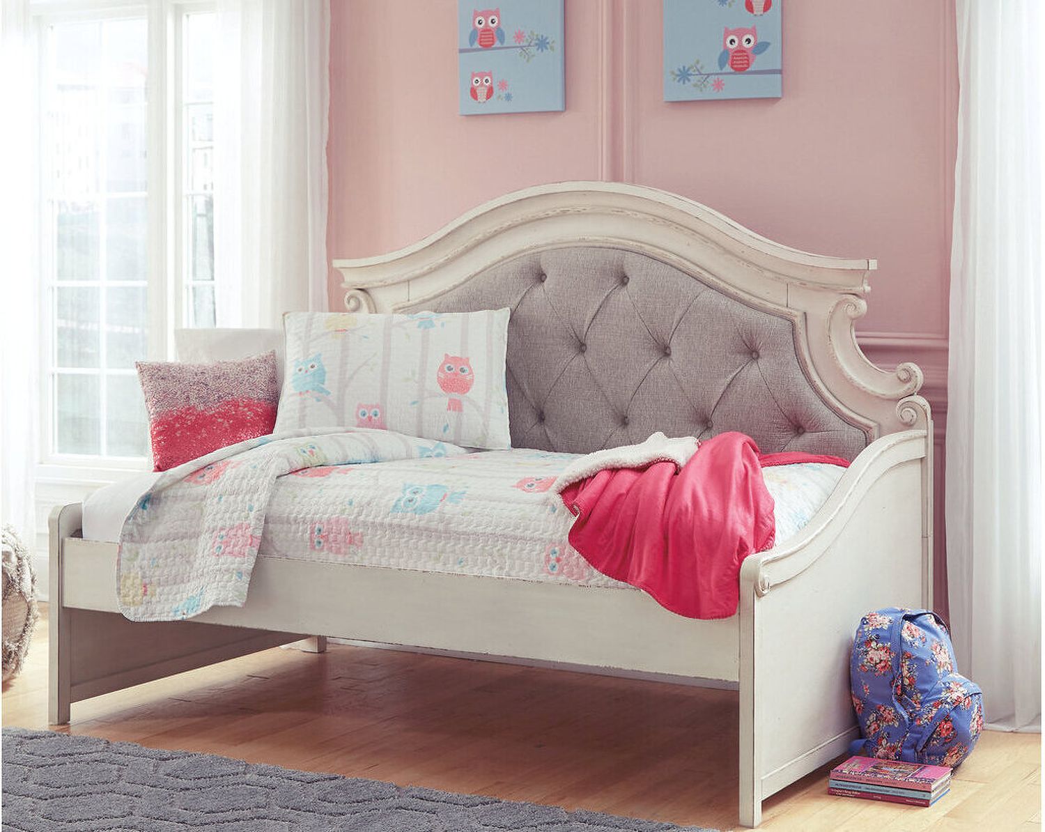 Realyn White Twin Storage Daybed B743B15