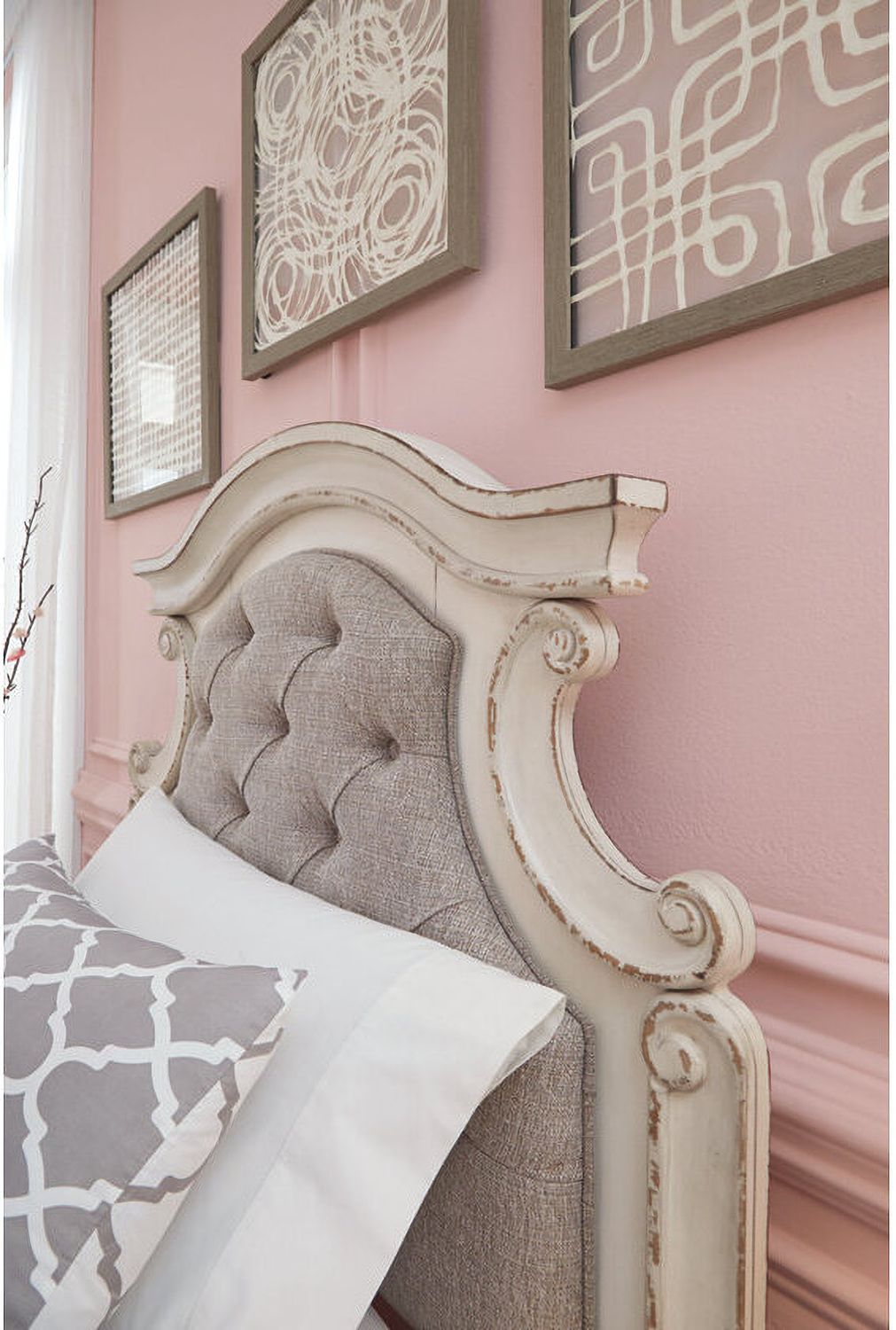 Realyn Two Tone King Upholstered Panel Bed B743B6