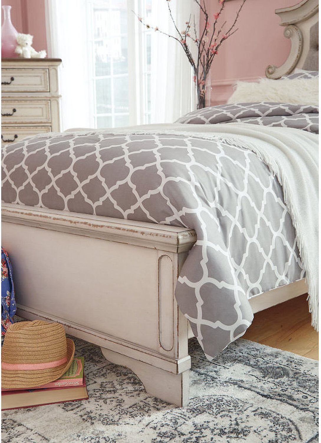 Realyn Two Tone King Upholstered Panel Bed B743B6