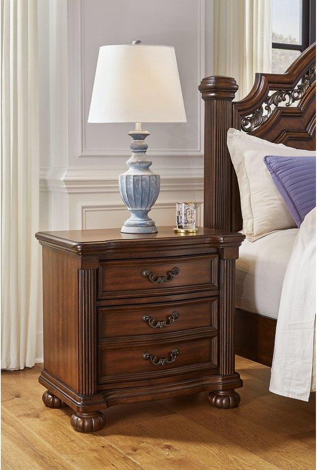 Lavinton Nightstand In Brown B76493