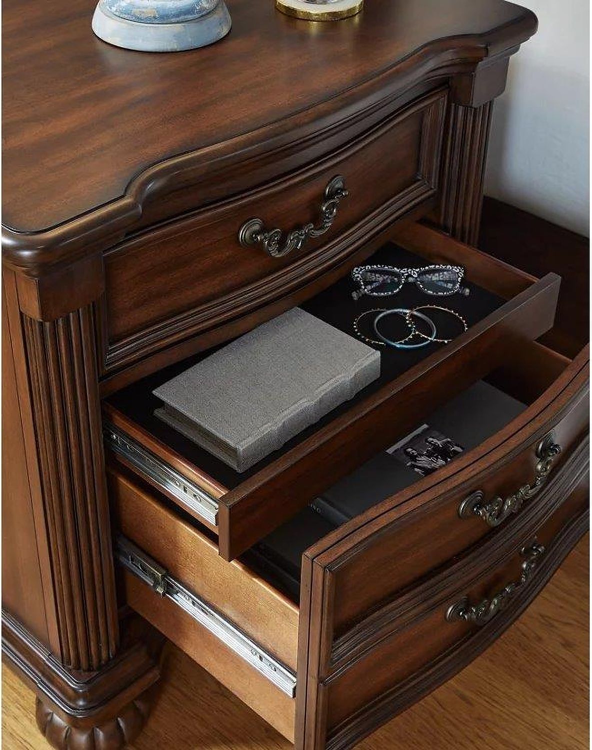 Lavinton Nightstand In Brown B76493