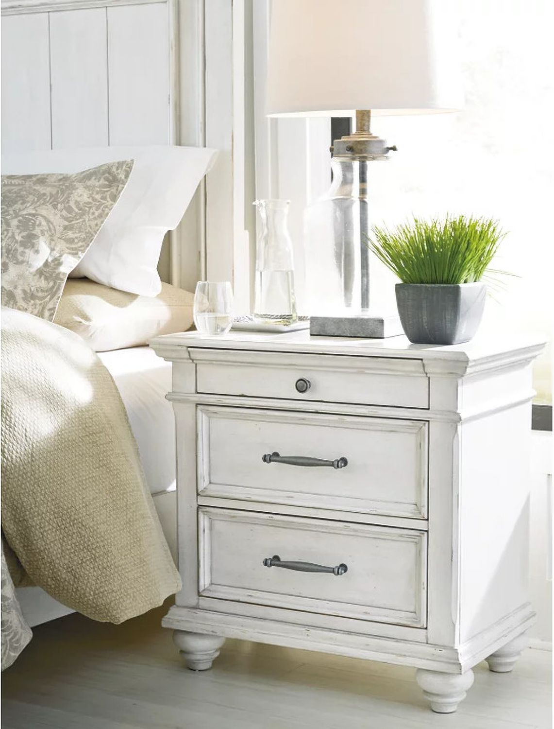 Kanwyn Whitewash Three Drawer Night Stand B77793