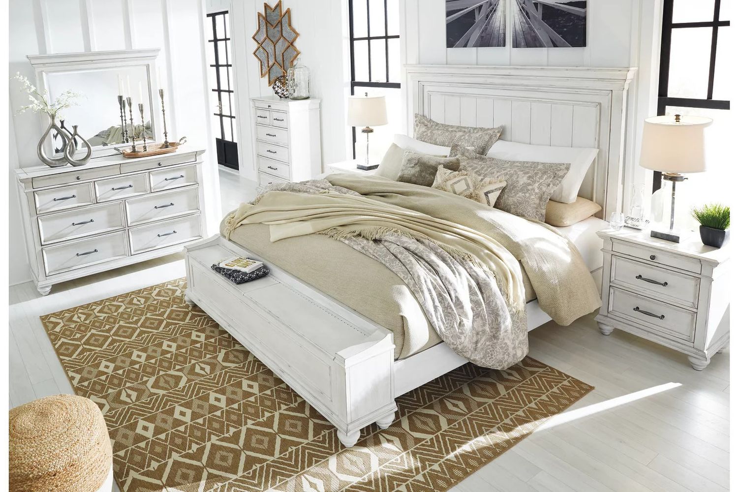 Kanwyn California King Panel Bed with Storage Bench In White Wash B777B12