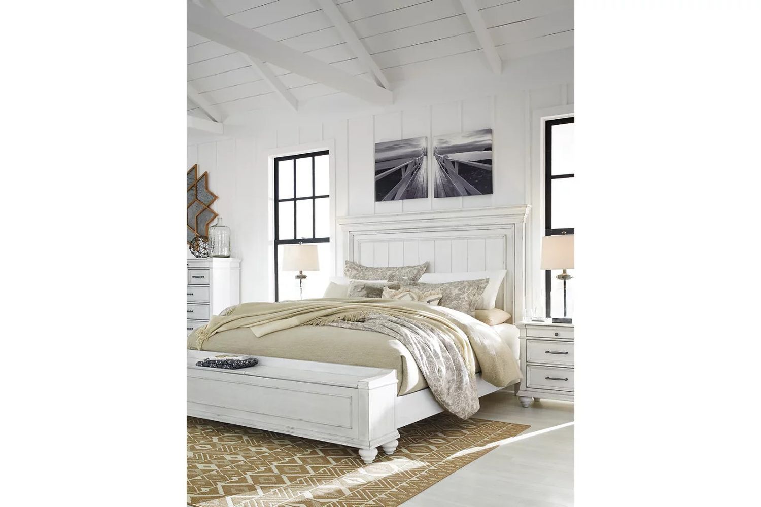 Kanwyn California King Panel Bed with Storage Bench In White Wash B777B12