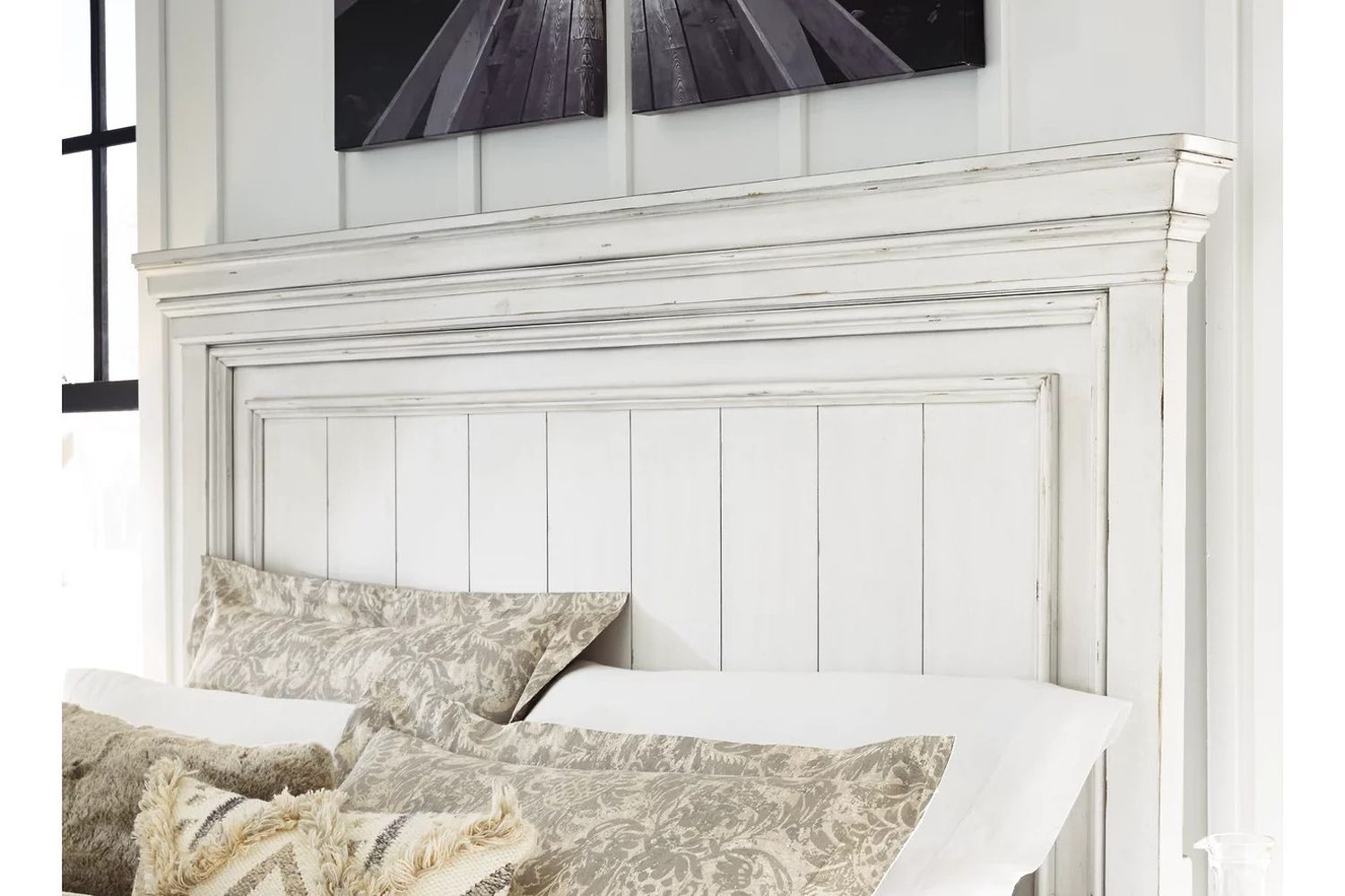 Kanwyn Queen Panel Bed In White Wash B777B2