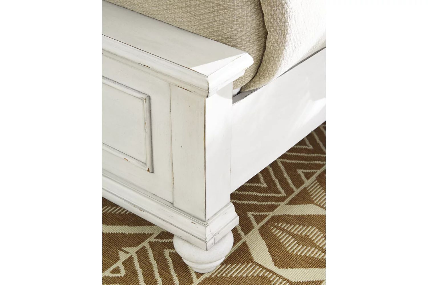 Kanwyn Queen Panel Bed In White Wash B777B4