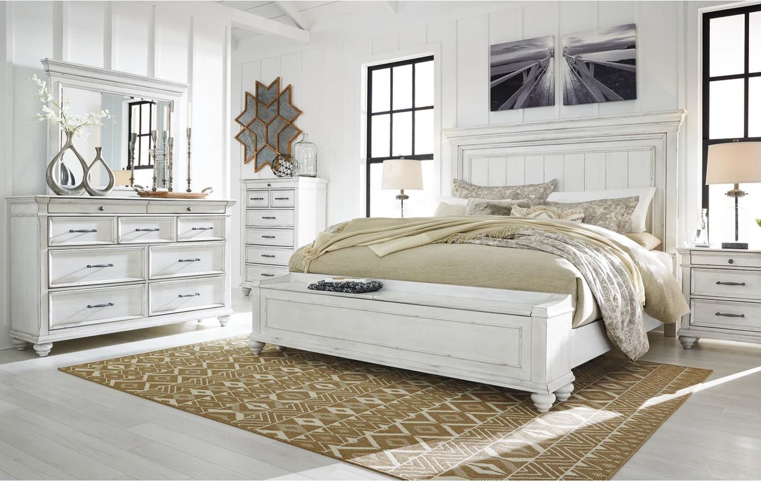 Kanwyn Queen Panel Bed with Storage Bench In White Wash B777B6