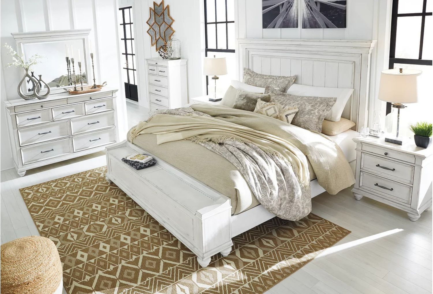 Kanwyn Queen Panel Bed with Storage Bench In White Wash B777B6