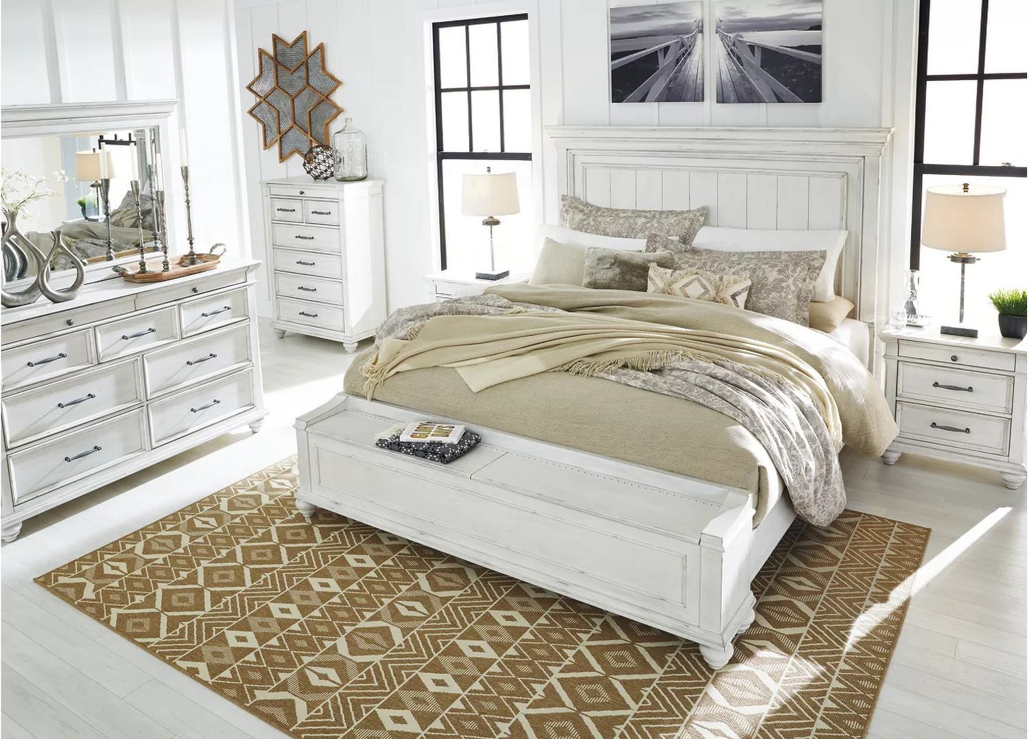 Kanwyn Queen Panel Bed with Storage Bench In White Wash B777B6
