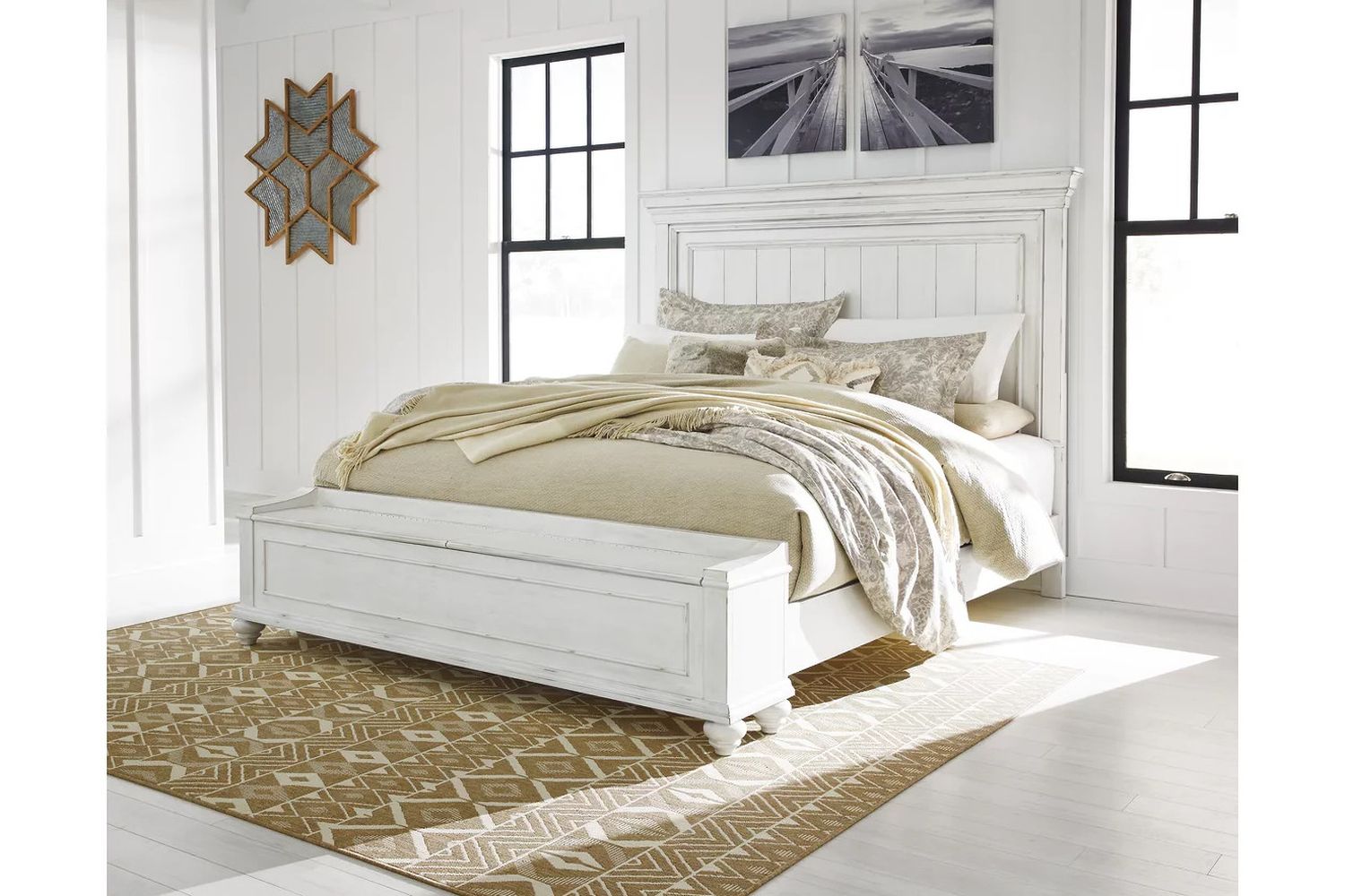 Kanwyn King Panel Bed with Storage Bench In White Wash B777B9