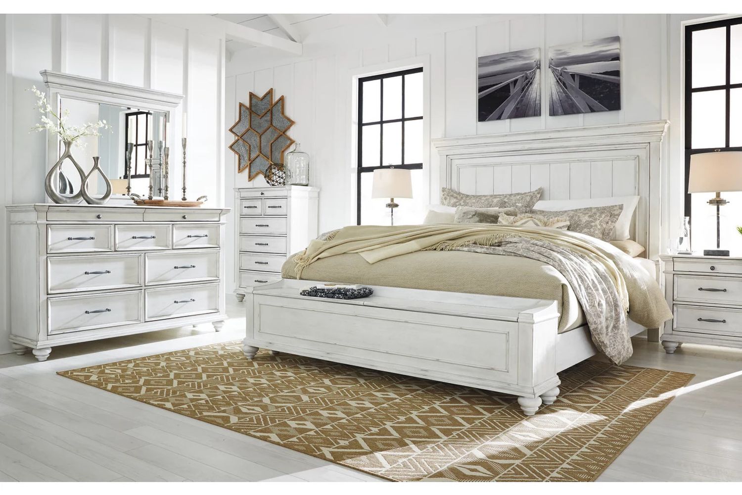 Kanwyn King Panel Bed with Storage Bench In White Wash B777B9