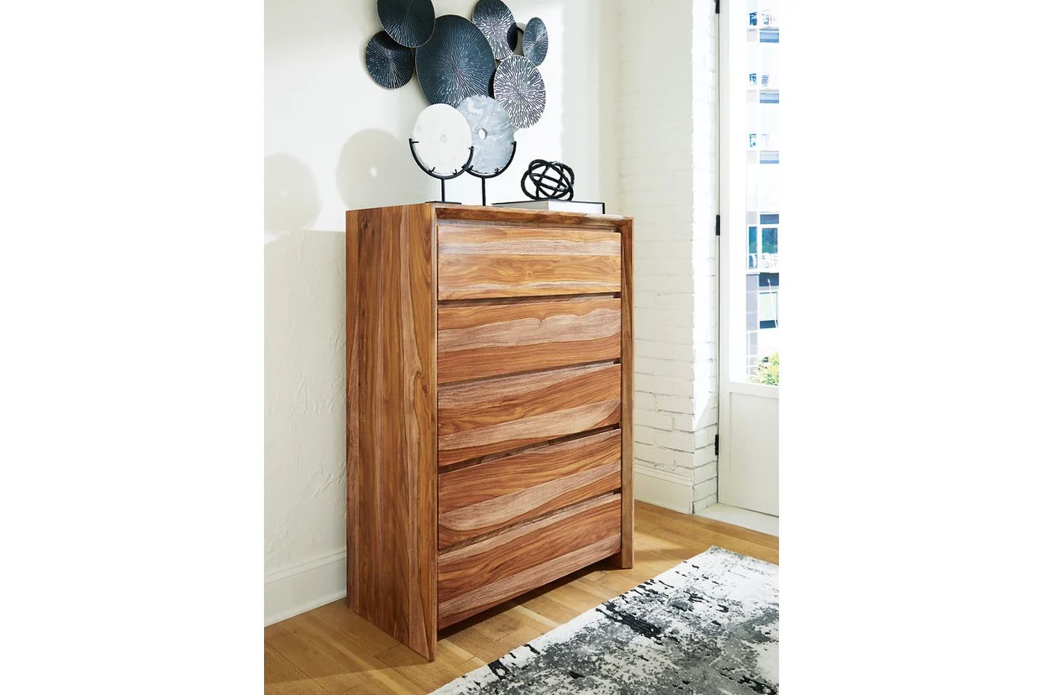 Dressonni Chest Of Drawers In Brown B79046