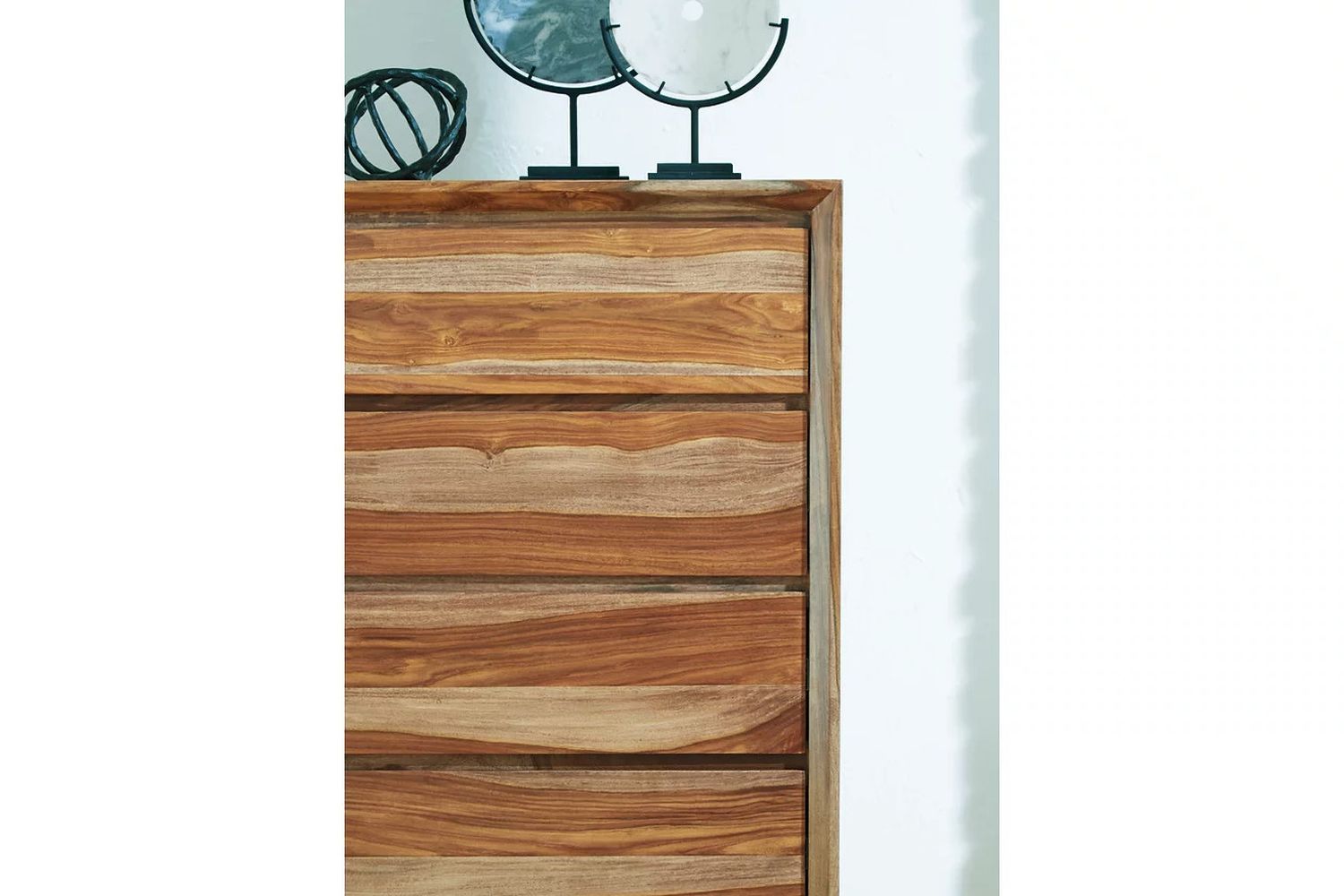 Dressonni Chest Of Drawers In Brown B79046