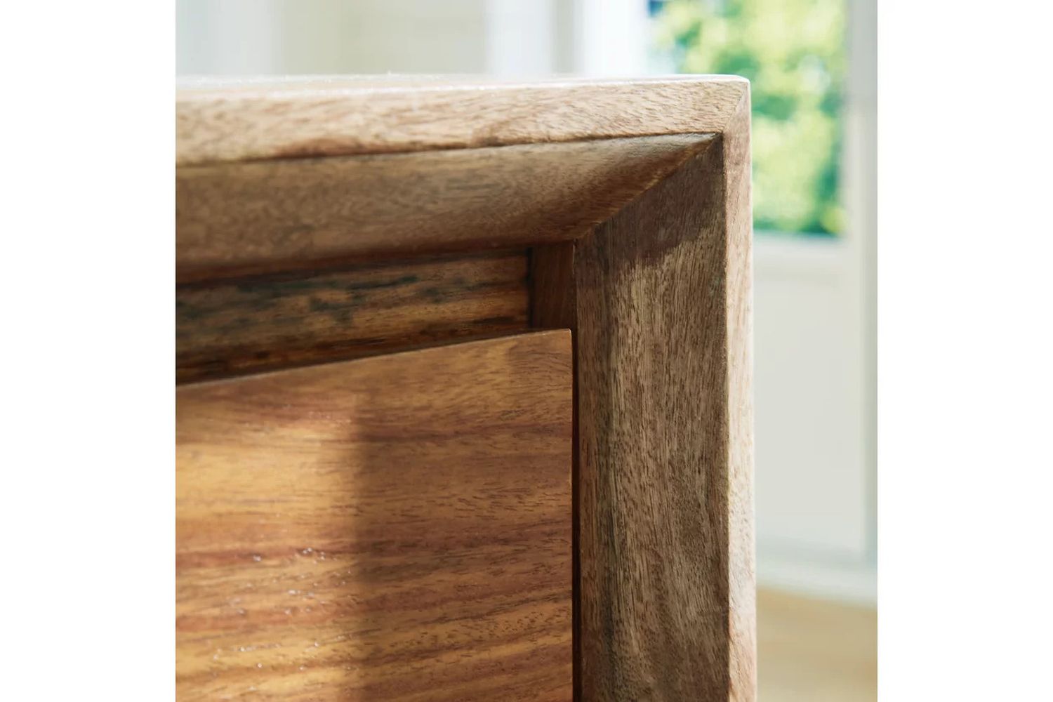 Dressonni Chest Of Drawers In Brown B79046