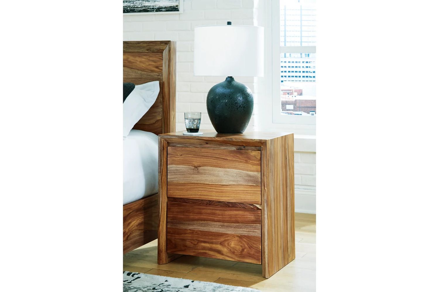 Dressonni Nightstand In Brown B79092