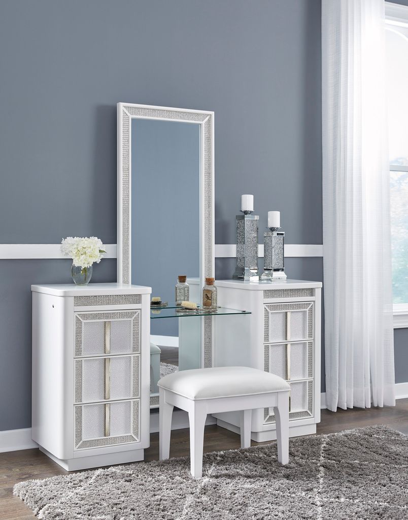 Chalanna Vanity In White B82222