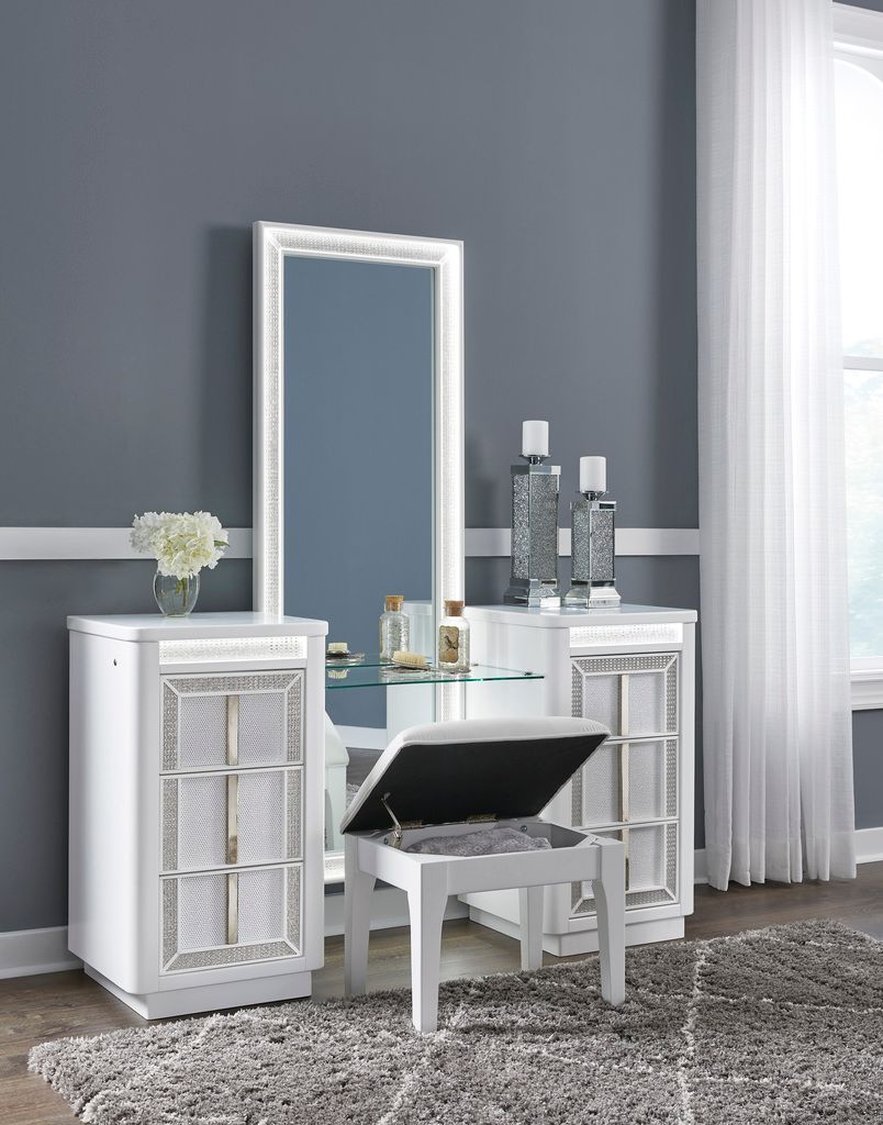 Chalanna Vanity In White B82222