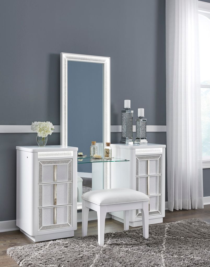 Chalanna Vanity In White B82222