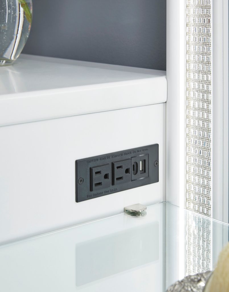 Chalanna Vanity In White B82222