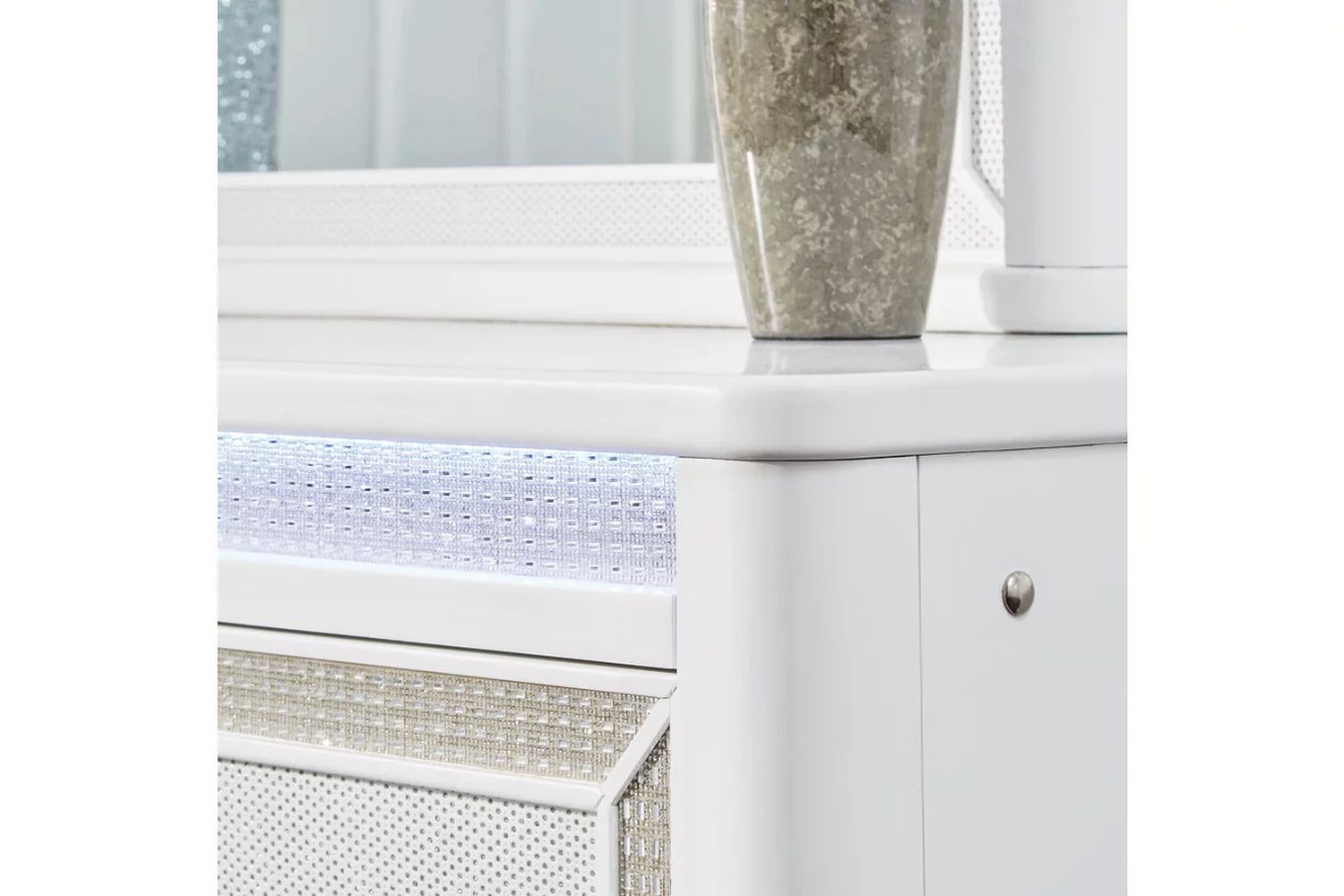 Chalanna Dresser In White B82231
