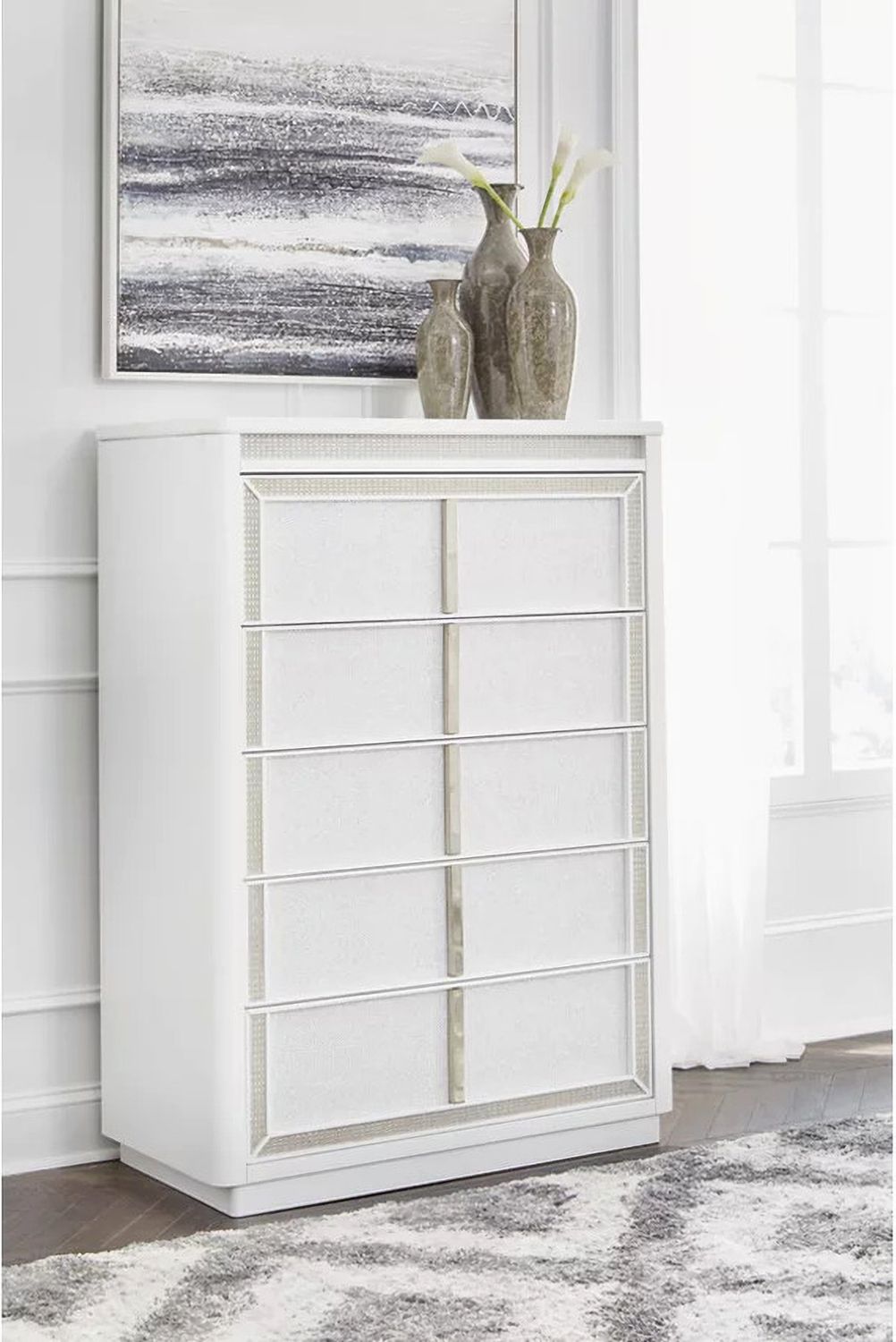 Chalanna Chest of Drawers In White B82246