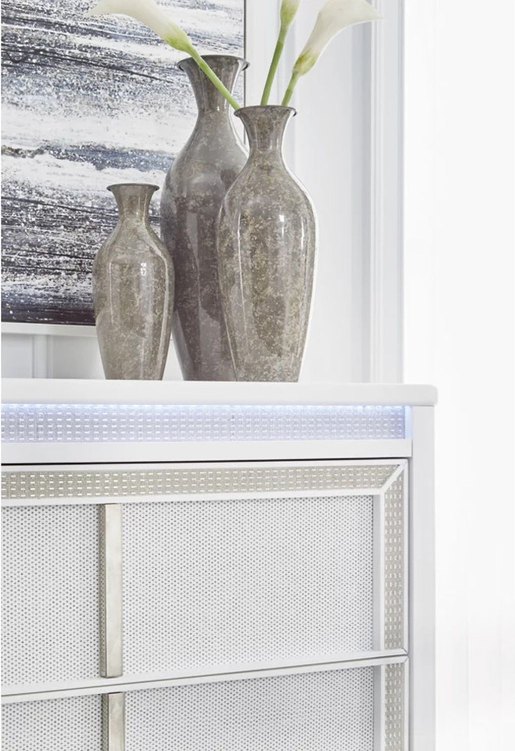 Chalanna Chest of Drawers In White B82246