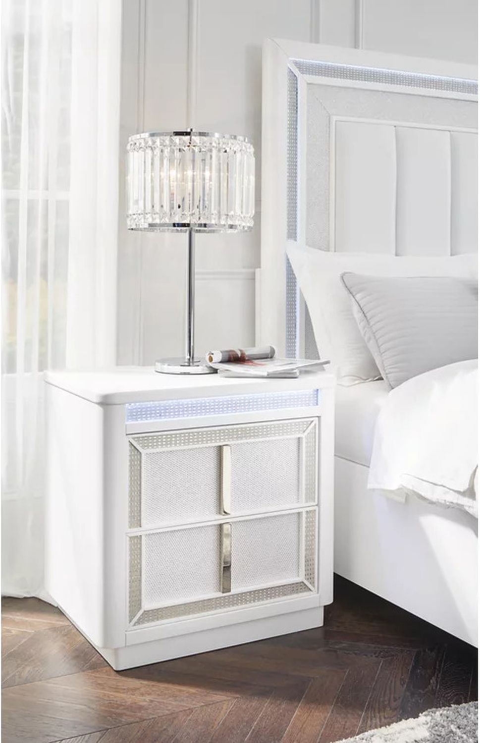 Chalanna Nightstand In White B82292