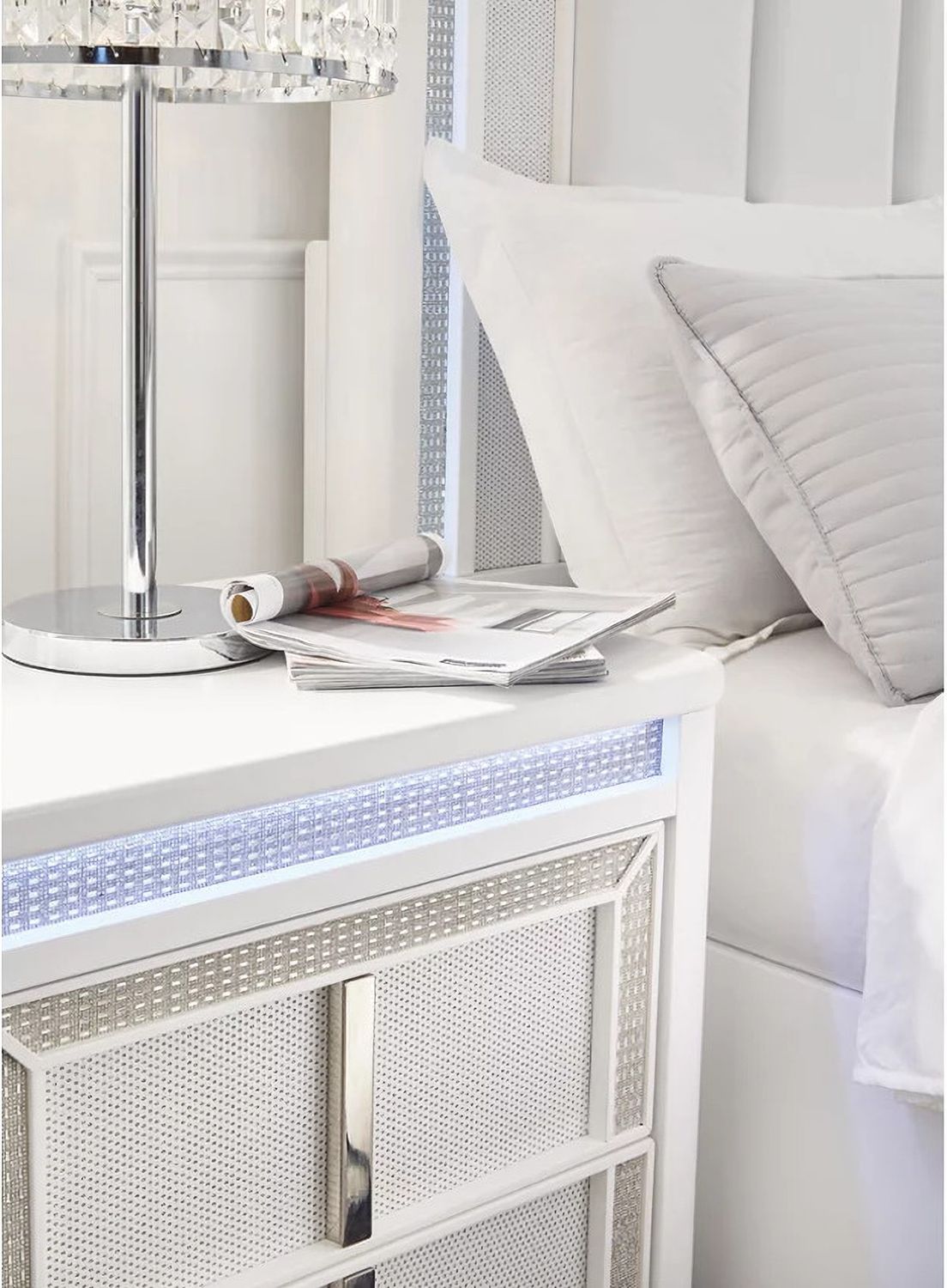 Chalanna Nightstand In White B82292