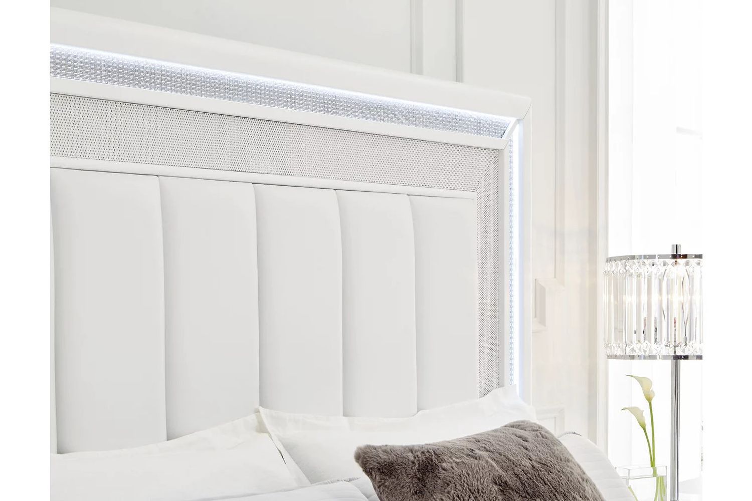 Chalanna Queen Upholstered Storage Bed In White B822B2
