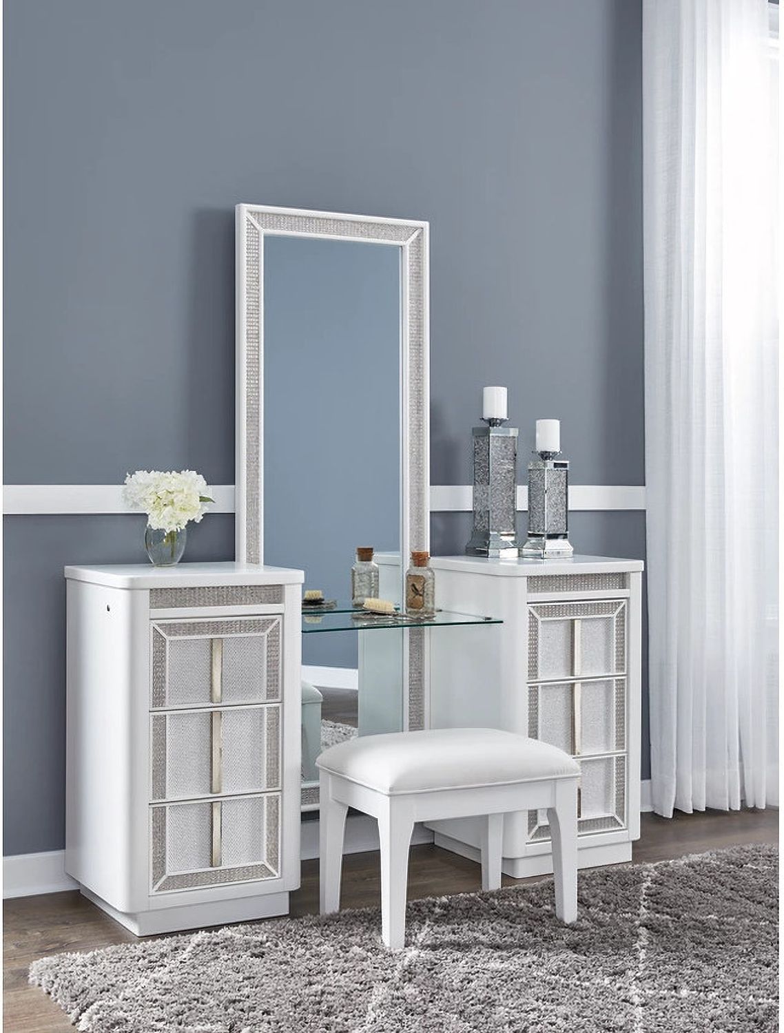 Chalanna Vanity with Mirror In White B822B7