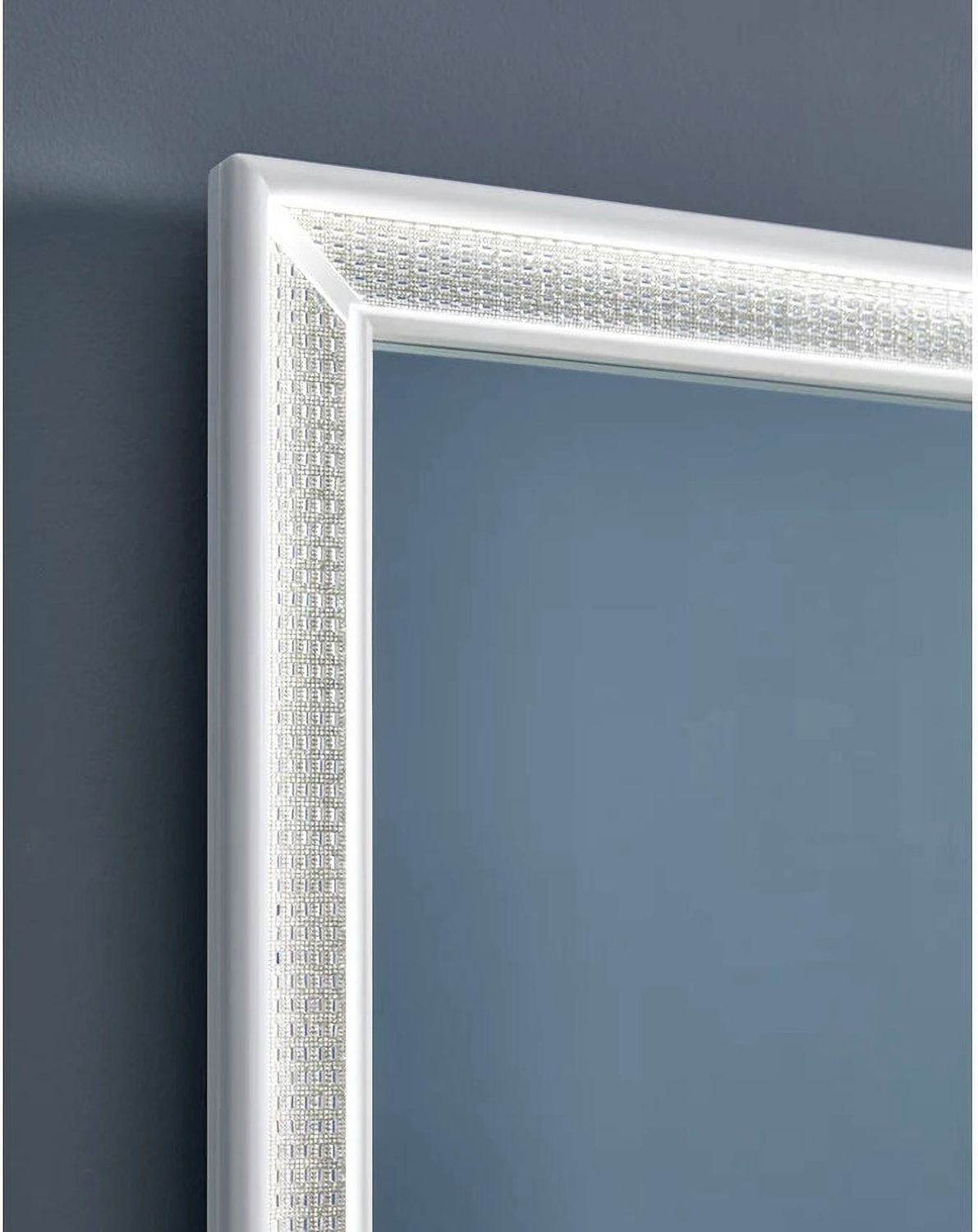 Chalanna Vanity with Mirror In White B822B7