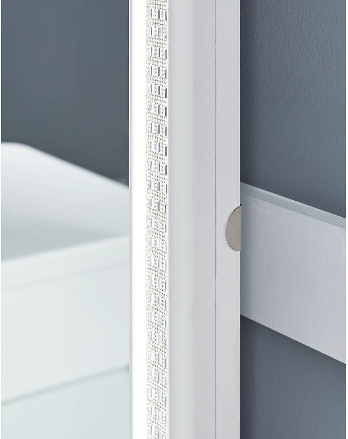 Chalanna Vanity with Mirror In White B822B7