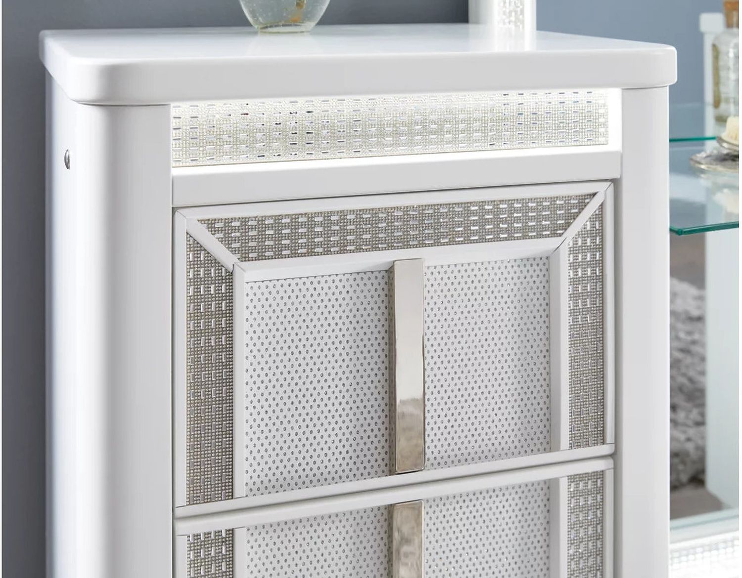 Chalanna Vanity with Mirror In White B822B7