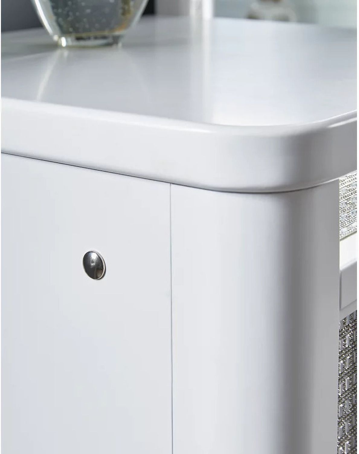 Chalanna Vanity with Mirror In White B822B7