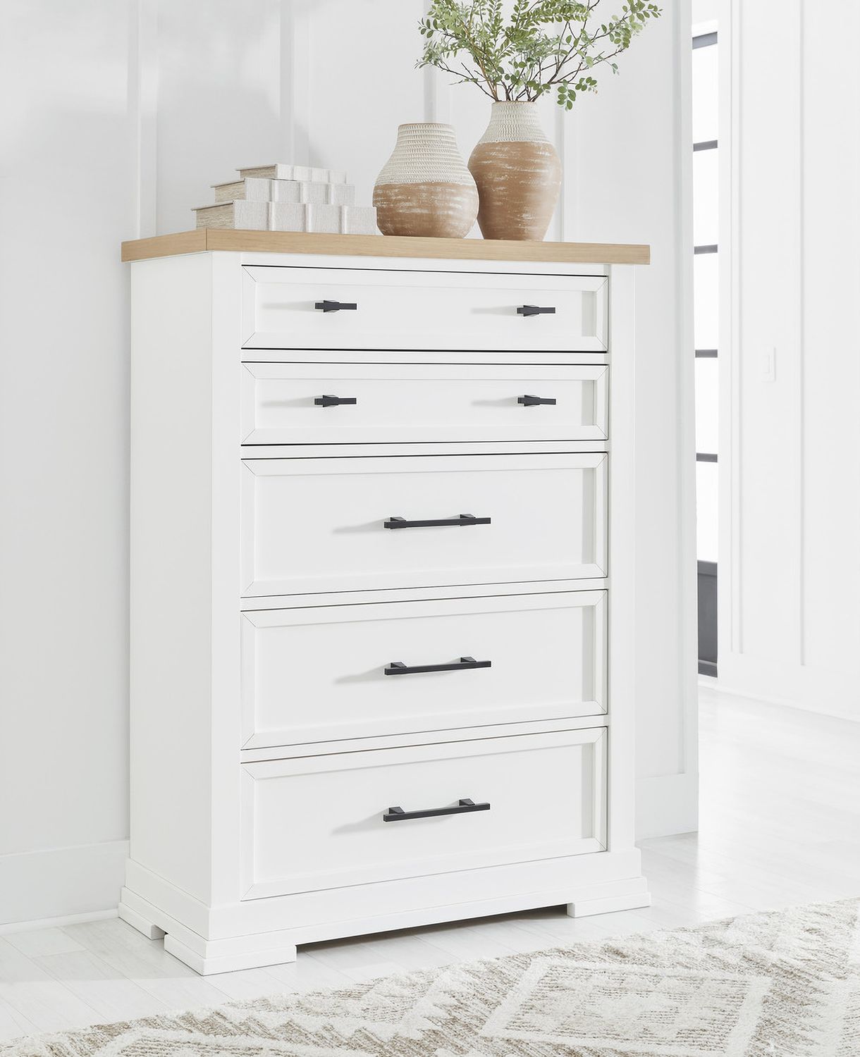 Ashbryn Chest Of Drawers In White/Natural B84446